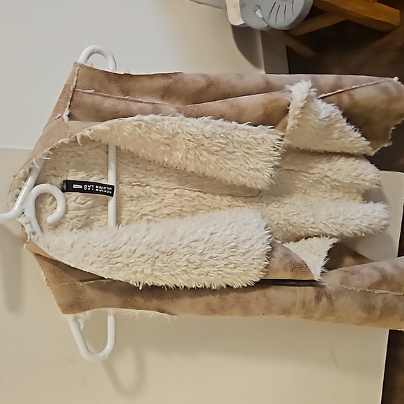 Vest - Picture 1 of 2